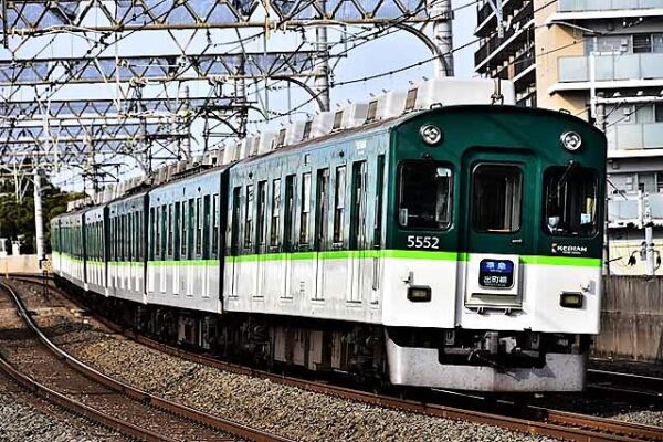 京阪5000系【日本初の昇降式座席を持つ5扉車】 | メインターミナル